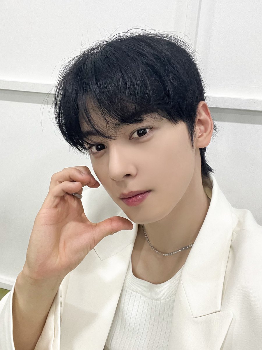 ChaeunwooTH's tweet photo. [📸] 🌟240223 KBS2 #TheSeasons #LeeHyoriRedCarpet🌟

︵‿୨♡୧‿︵
อึนอูที่น่ารัก
อึนอูที่สดใส
อึนอูที่เท่

Personal Color ของอึนอูก็คือ 'บนเวที'💜
จะ STAY เคียงข้างอึนอูไปตลอดเลยใช่มั้ย ?

#아스트로 #ASTRO #CHAEUNWOO
#ENTITY #STAY https://t.co/wehxKEkmIy