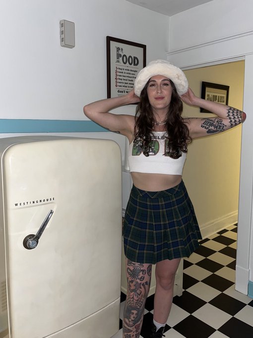 with this fuzzy hat, I am unstoppable https://t.co/oSx93JXaas