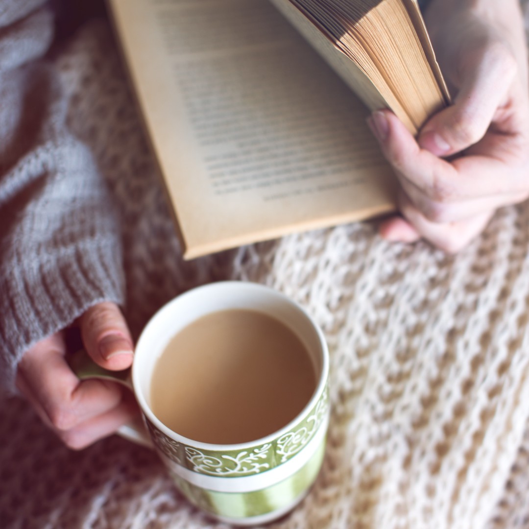 For moments of gratitude, all you need is a good book and a steaming cup of Tea India chai. Embrace the warmth. ☕📚 #SipAndRead
.
.
.

#TeaIndiaCA #Chai #ChaiTime #ChaiMoments #ChaiLove #BrewedBliss #SipAndsavour #ChaiMagic #CountYourBlessings #Tea #Grateful #ChaiGoals #Grateful