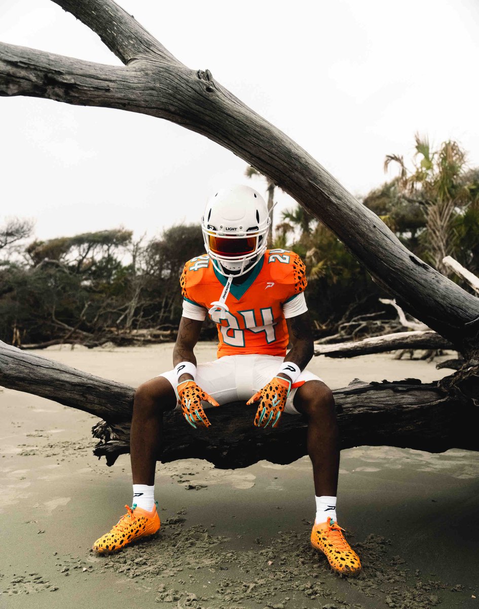 TheLightHelmets's tweet photo. LS2 + Phenom Elite gear = Maximum Drip 💧 Rate this setup on a scale from 1-10 🔥

#lighthelmets #footballhelmets #ls2 #lightLS2 #phenomelite #lighthelmet https://t.co/GO3e84vw7W