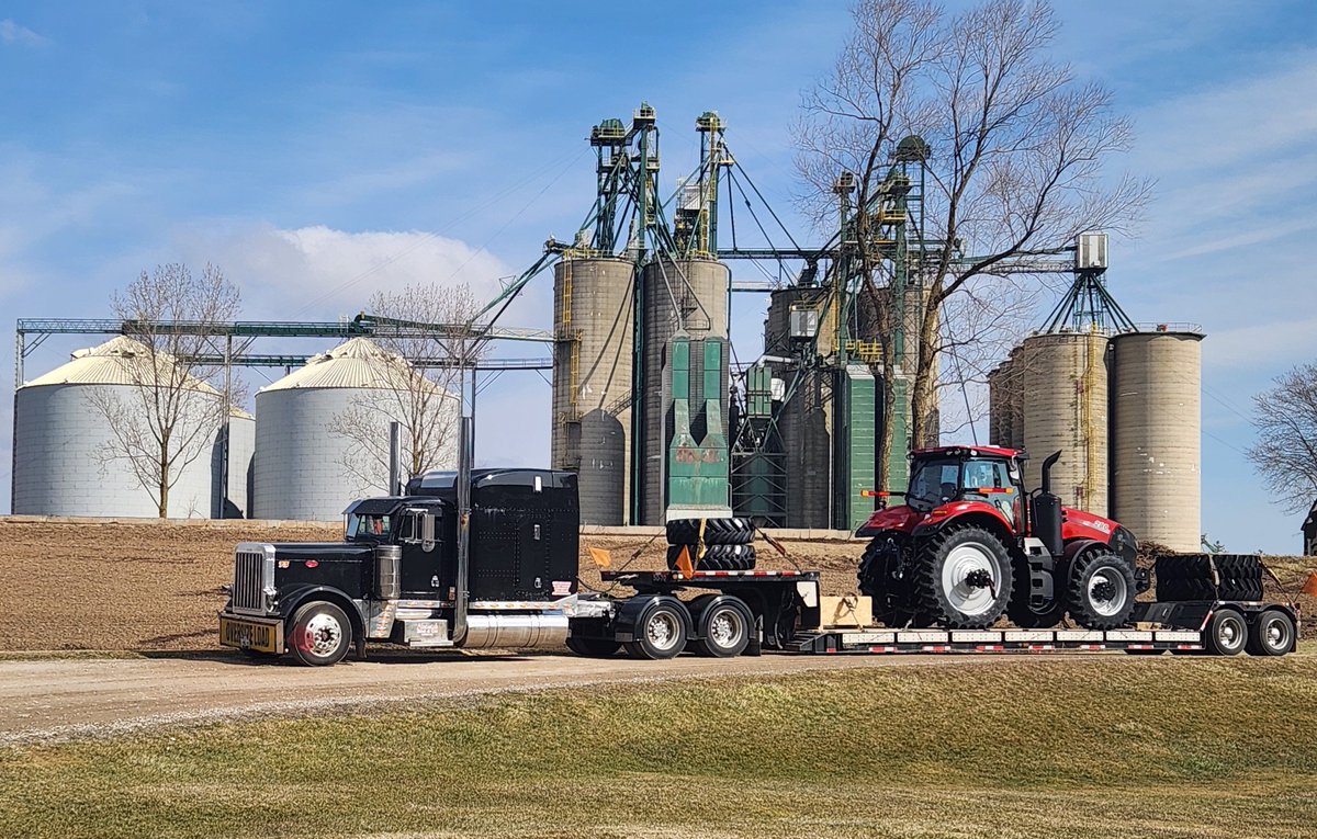 Someone will be happy Monday AM!  

Contact for your freight moves - throughout Canada and the USA.
Flats, Step Decks, RGNs, and Dry Vans
#farmersfeedcities #trucking #transportation #peterbilt
