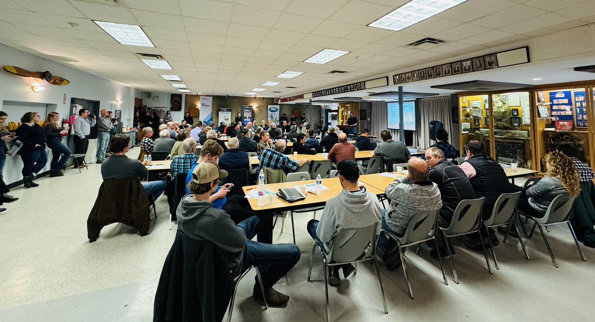 KaitlandVSpek's tweet image. Poppin’ into grower days between Spray Clinics! Thank you @ClarkAgri for including us in your agronomic Crop Days! #Winfieldunitedcanada #Spraytech #Adjuvants