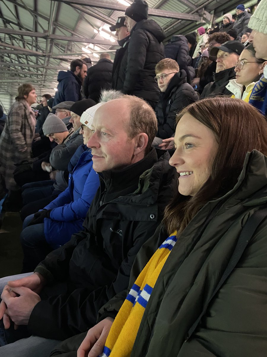 Collzinho09's tweet image. Wow! As smash n’ grabs go, that was a looting! On a personal note, for us to get Dad to ER again after 3+ years following his Parkinson’s diagnosis was very emotional, very fulfilling and in the end, very, very satisfying! Love you old man, love you Leeds! #LUFC #onsndon #mot