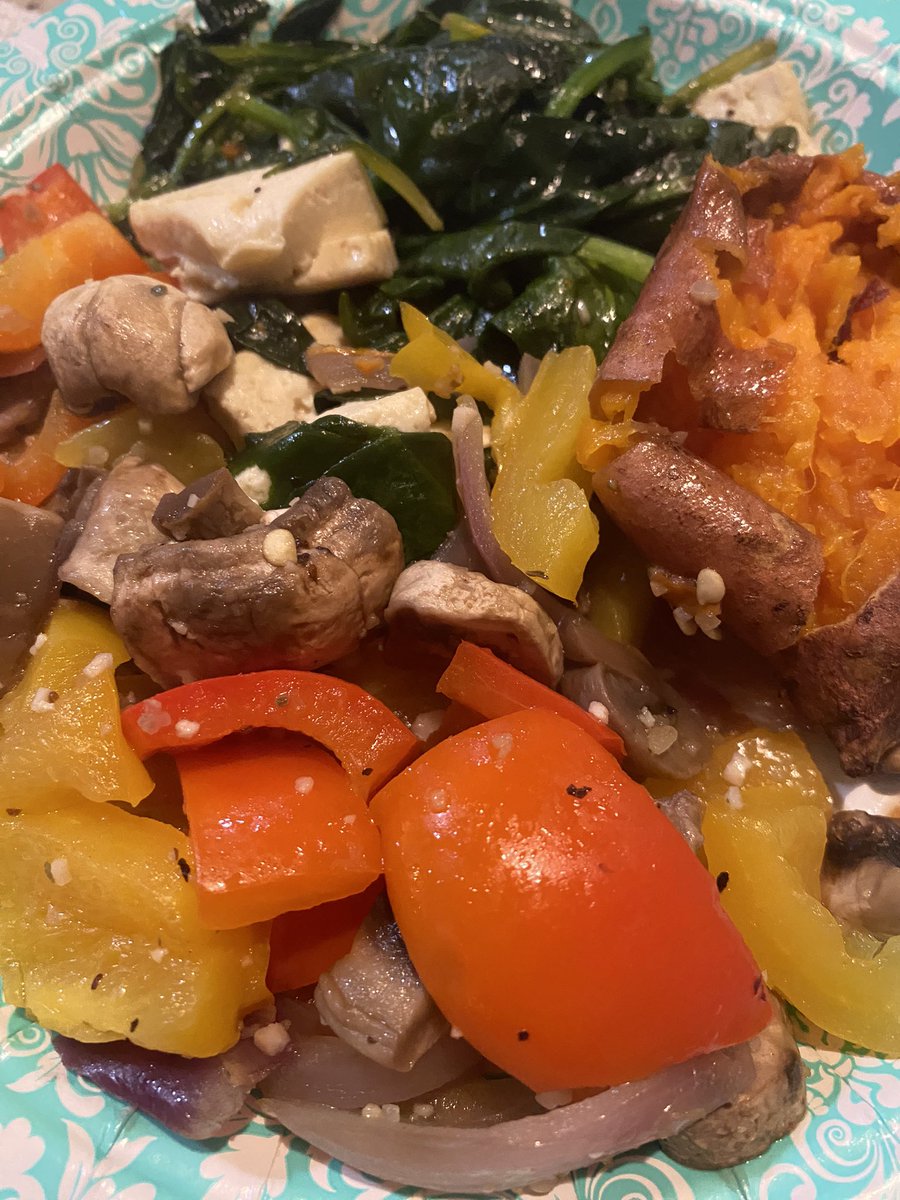 TheoHayesTV's tweet image. Vegan for a bit… I can’t lie, I MIIIISSSSSSSSS MEAT… I’ll always be a carnivore but I’ve definitely been feeling great!  #Homeade  of course… the key is you have to actually put effort into your veggies.. they are no longer the side dish… they are star! And stars shine! 😉