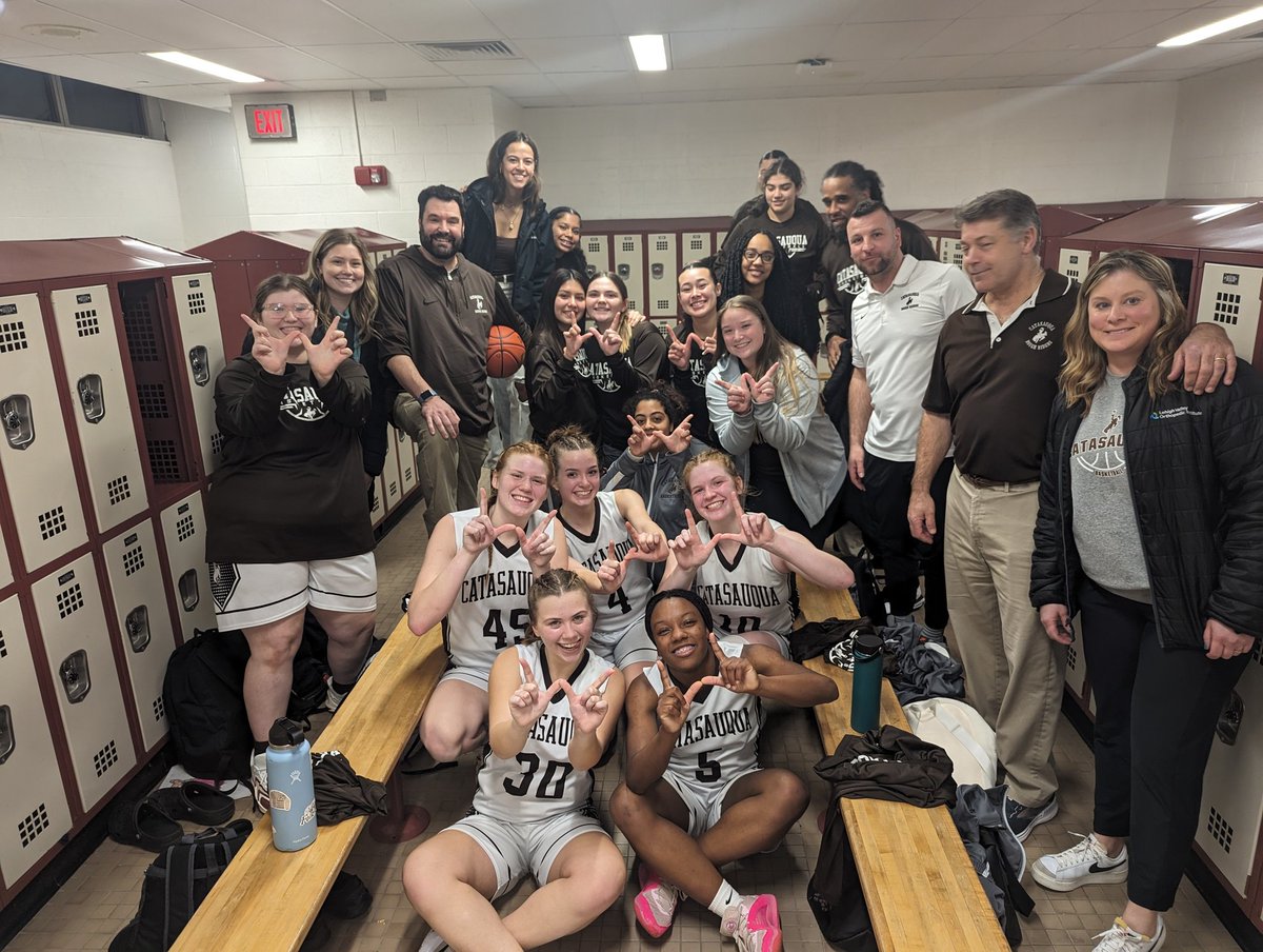CHSRoughRiders's tweet photo. VGB- Final 
@PIAADistrictXI 3A Quarterfinals
ROUGH RIDERS 47 - Executive Education 36
#GoRoughs 🏀 https://t.co/3kEjbVXPNZ