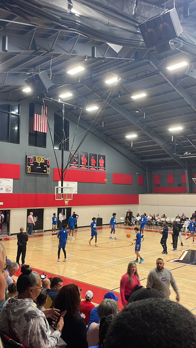 _acotellis's tweet photo. Here at Victory for the Regional Final matchup between @GatorsMBK commit @IsaiahBrown73 and @FAUMBB commit @CasonLorenzo1 https://t.co/yOknNxiZG1