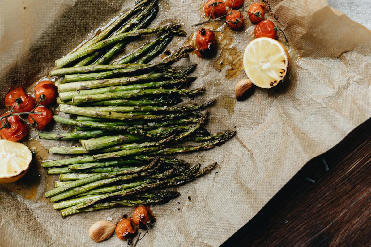 EasyCookGuide's tweet image. Are you a fan of #Asparagus! 
Packed with vitamins and #antioxidants, this green gem is a powerhouse for our health.💚 
✅Boosts the immune system
✅Supports digestion
✅Delicious taste 

What is your asparagus favorite receipe?

#EasyCookGuide #Foodie #HealthyEating