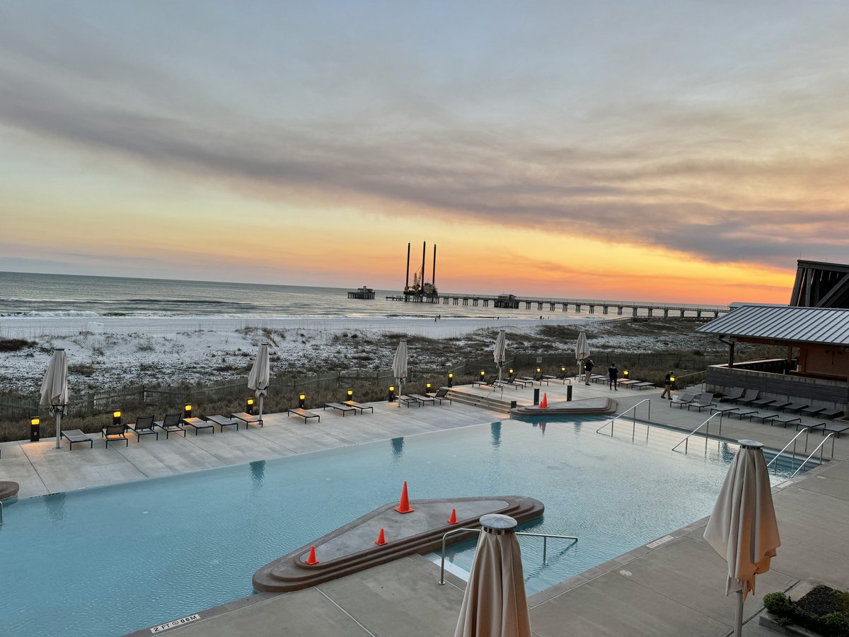 amom4u's tweet image. This #ALBeachBlogger is so excited  about all that awaits at #STEAlabamaBeaches taking place NOW at The Lodge at Gulf State Park. But first, this #sunset! @VisitALBeaches @spann