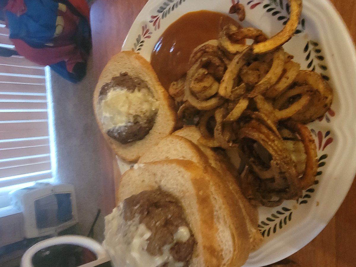OHB_Kev's tweet photo. I made Dinner with my own hand Tonight  Stuffed Cheeseburgers with pepperoni and Jalps.  With Homemade Curly fries @_ayeeOne @_Deadmomalive @art_is_war @gameteasevids @GurlwithGun @InsaneGoddess_  #dinner #chefs #burgers #disabledandproud https://t.co/n6gLpe7glD