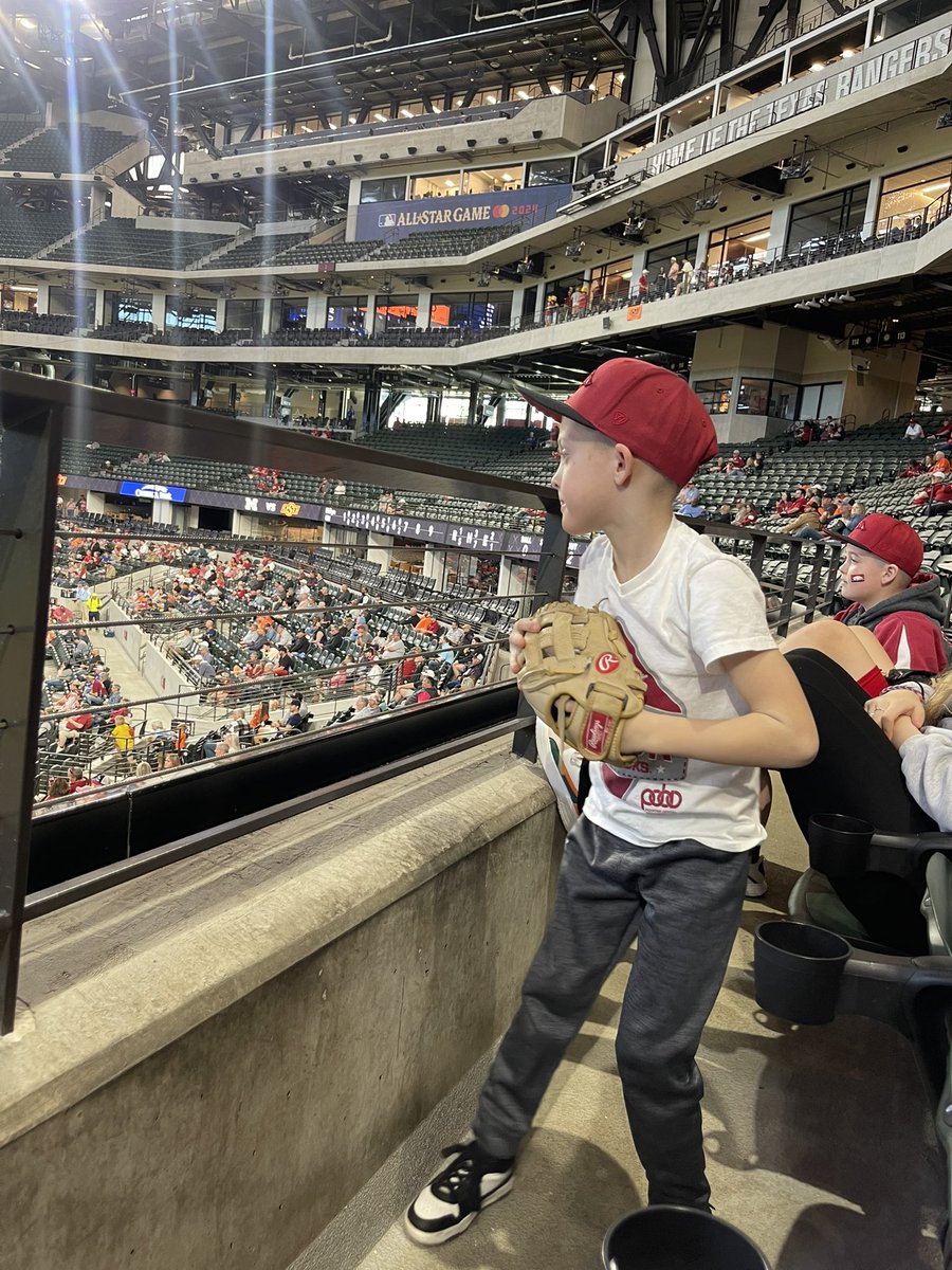 KimCarney1969's tweet photo. @GlobeLifeField  Cooper is ready to catch a fly ball https://t.co/KgmGjTxEGf