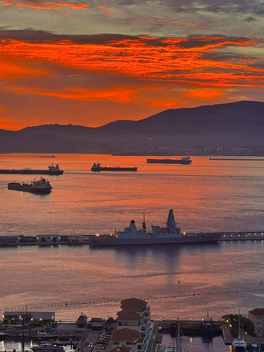 A 💎gem in the glow of sunset tonight⚓️HMS Diamond⚓️💎 HM Naval Base💎 #BayofGibraltar

📷Photo @mariogarcia431