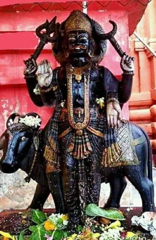 Krisama10's tweet photo. लोग आइना देखना छोड़ देंगे ,
      अगर आइने में,
     "चित्र" की जगह
            "चरित्र"
       दिखाई देने लगे.....!!!
#ॐ_शं_शनैश्चराय_नमः 🔱🚩
#शुभ_शनिवार 🙏 https://t.co/JSpJuQA6M4
