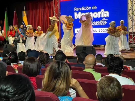 AlcLibertador's tweet photo. 1/2 De la mano de mi familia está tarde junto al Poder Popular, las estructuras del @partidopsuv el tren ejecutivo municipal, y las fuerzas vivas del glorioso municipio Libertador de Carabobo realizamos la Rendición de Cuenta del Ejercicio Fiscal 2023. https://t.co/2ToUgyBpau