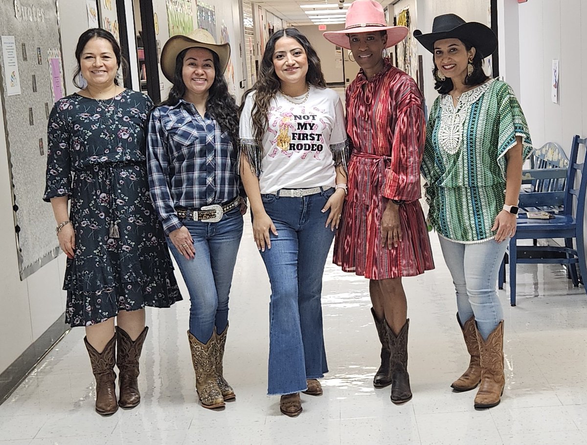 Go Texan Day at TWE!  👢🤠🌵.
@erikka_edmond08
<a href="/FortBendISD/">Fort Bend ISD</a>

#HoustonLivestockShowandrodeo