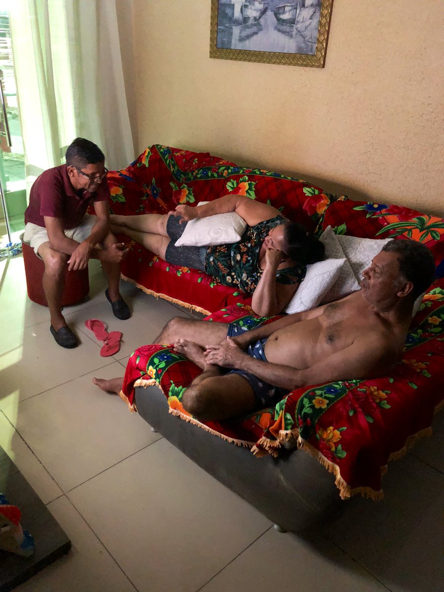 lllucaspereiraa's tweet photo. climão aqui em casa, meu pai aqui em casa ai chegou agora o namorado de minha mãe 😂😂😂😂😂😂😂😂😂😂😂
(meu pai sem camisa) https://t.co/f1NtQa3p6N