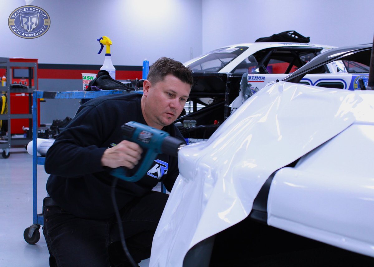 Rackley_WAR's tweet photo. Still hard at work getting the Pro Late Models ready for the Alabama 200 next weekend 😤
@dawsonsutton26 | #JonathanKnee | @RackleyRoofing | @WAR_Shocks | @TeamChevy https://t.co/5V7Tff1DMb