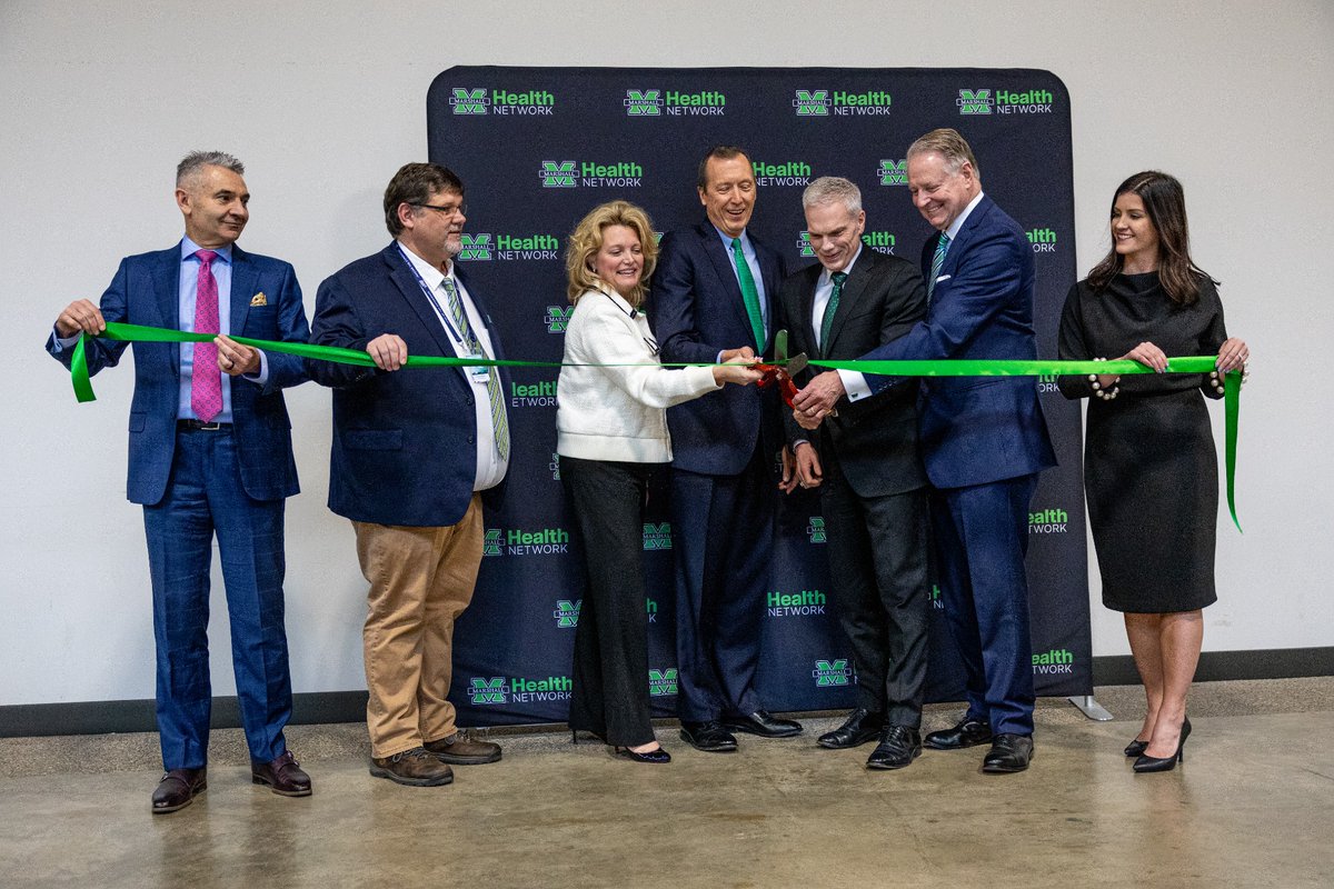 ICYMI: A cornerstone of downtown Huntington has a new name! 🌟 Yesterday, #MarshallHealthNetwork, @ASMGlobalLive and @huntingtoncity officially announced the naming of @MtnHealthArena. #PowerofWe 💚 Read More: bit.ly/3UYmTqy