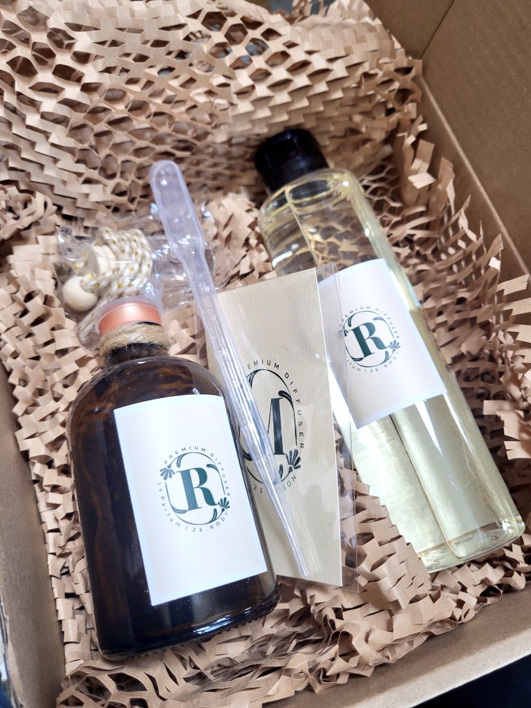 준호최애향 디ol 앙브르뉘st. 디퓨저
2/25 윗치폼 오픈

구성품 : 150ml 디퓨저액/100ml 공병
       차량용 5ml 공병/디퓨저 리드 (1set) 

구매여부와 상관없이 이 글을 리트윗
해주신분 3분 추첨해 차량용 방향제
(100ml)보내드려요😆

오랜만에 돌아와서 이벤트 당첨인원
조금 늘렸어요💛