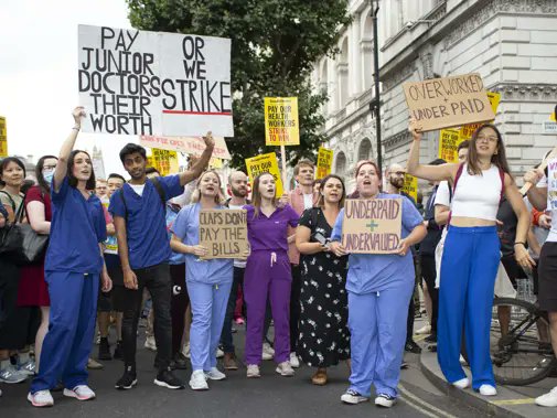 📣 Strike action for junior doctors' in England begins at 7am tomorrow until midnight on Wednesday 28 February. Make sure your travel plans are in place to get to one of the three super pickets on Monday. Find picket locations + times 👇 bma.org.uk/our-campaigns/… #DoctorsStrike