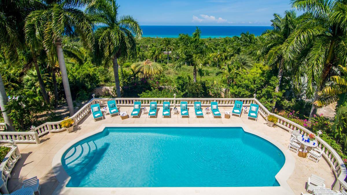 zen_break's tweet photo. Jamaica
Endless Summer
It’s no surprise that Endless Summer has been labelled as one of the most glamorous villas in Jamaica. A deep red gate opens to a white stone path leading up to the home’s entrance
https://t.co/rlxgc0W04W
#ZenBreak
#Jamaica https://t.co/VuIo2WiU6Y