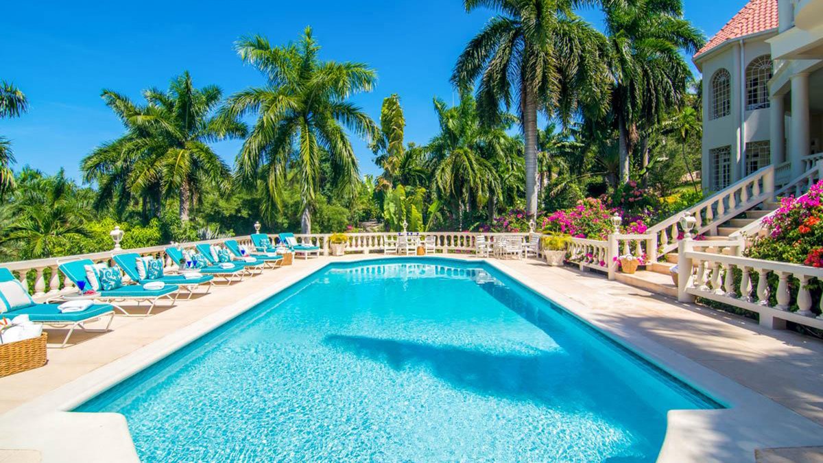 zen_break's tweet photo. Jamaica
Endless Summer
It’s no surprise that Endless Summer has been labelled as one of the most glamorous villas in Jamaica. A deep red gate opens to a white stone path leading up to the home’s entrance
https://t.co/rlxgc0W04W
#ZenBreak
#Jamaica https://t.co/VuIo2WiU6Y