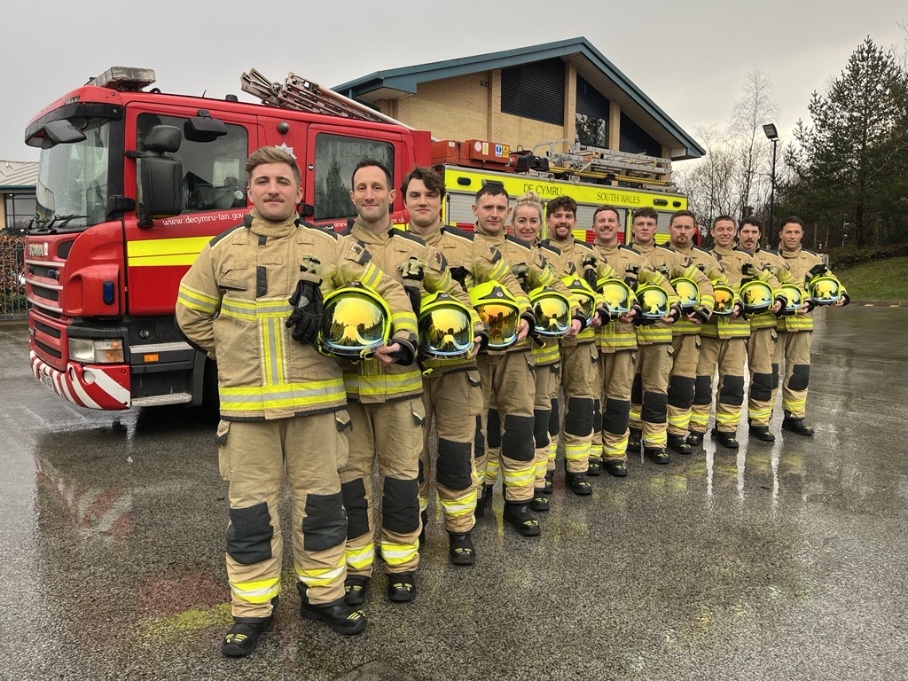👩‍🚒 Congratulations to our latest On-Call recruits, who successfully completed their 2-week course at our Cardiff Gate Training and Development Centre earlier today. 

🤝 Welcome to #TeamSouthWales 

Are you looking to join our On-Call team? 👇
🔗 bit.ly/SWFRS_On-Call 

#BeMore