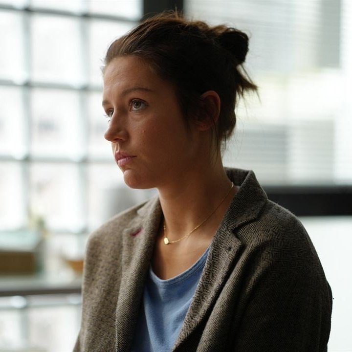SeriesUpdateFR's tweet photo. Adèle Exarchopoulos remporte le César de la Meilleure Actrice dans un second rôle pour sa performance dans "Je verrai toujours vos visages." 🏆 https://t.co/eLTUlHsNzN