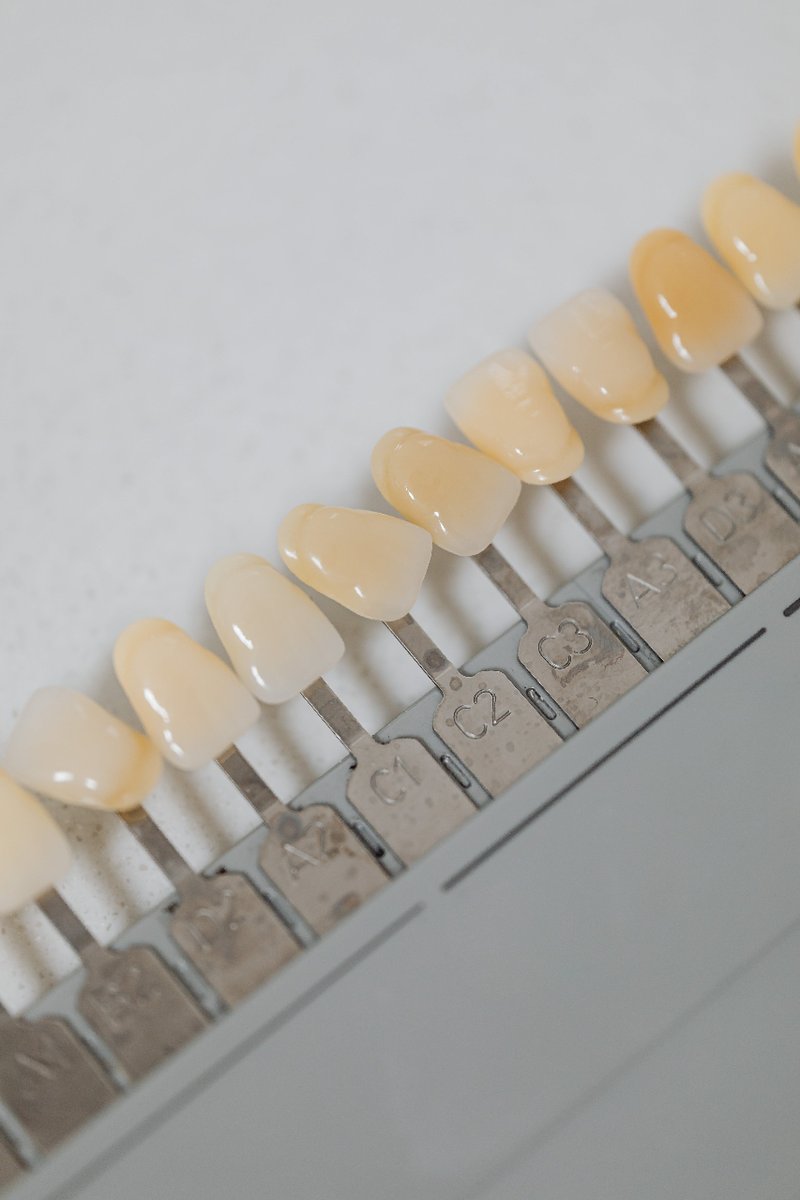 🦷5 curiosidades históricas sobre la odontología:
- En la Edad Media los barberos también eran dentistas.
- Las primeras dentaduras eran de madera.
- En China surgió el primer cepillo dental.

¡Un viaje fascinante a través de la historia dental!😁
#ClinicaParra #Curiosidades
