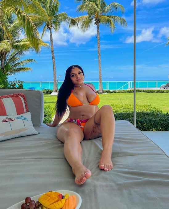 The fruit or me?😋 https://t.co/50pbeASkeZ