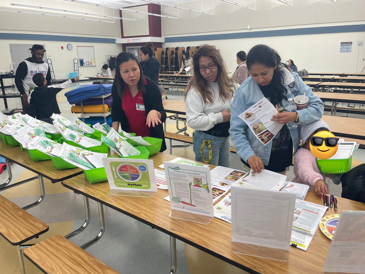 Thank you Michelle from @SNAPEd_MoCo for sharing how to eat healthy on a budget! Families took home recipes to support their goals & Mr. Sean shared mindful movements. It was an interactive workshop! @CSconnect_MCPS @WWESPrincipal1