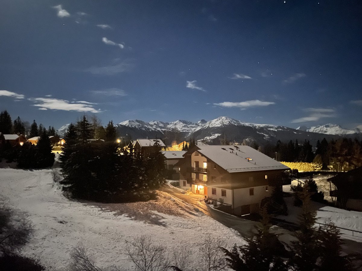 WAEArent's tweet photo. Night sky ⁦@cransmontana⁩ https://t.co/YVtOapDCzx