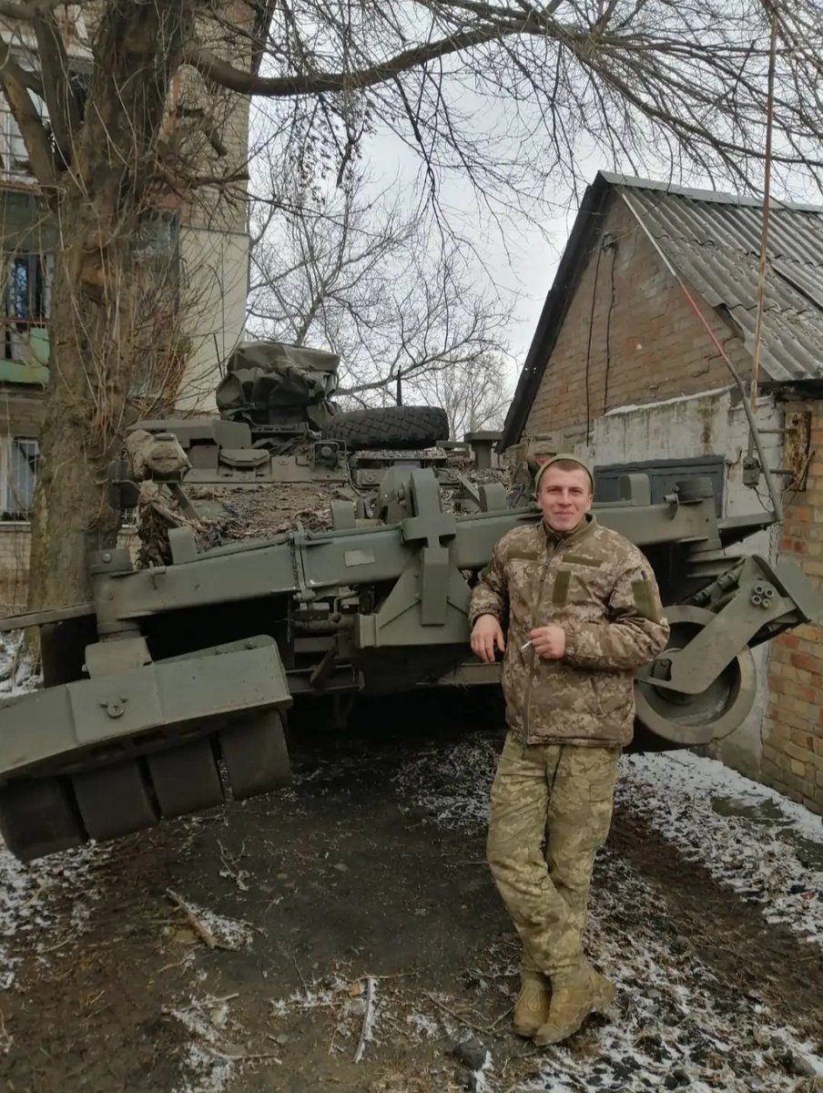 Weapons_Illust's tweet photo. #Ukraine: Notable photo- 🇺🇸 #US supplied M1132 Stryker ESV with Light Weight Mine Roller (LWMR) in service with the 🇺🇦 #Ukrainian Army somewhere on the front line.

Photo from December 4, 2023.

#UkraineRussiaWar #UkraineWar #Kyiv #USA #UkrainianArmy #Kiev https://t.co/vUfLDultpg