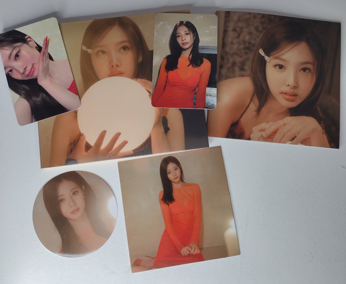 snooopyzz's tweet photo. I forgot to take photos of the albums before I opened them. I got too excited but here are my pulls. They all look so f*ckin PRETTY!! ๐ญ๐๐ฅ
#ONCE #TWICE #TWICE13thMiniAlbum #WITHYOUth #IGOTYOU #TWICEIGOTYOU #TWICEPC #OneSpark_OutNow #TWICE_WithYOUth https://t.co/bh5mQfpYfJ