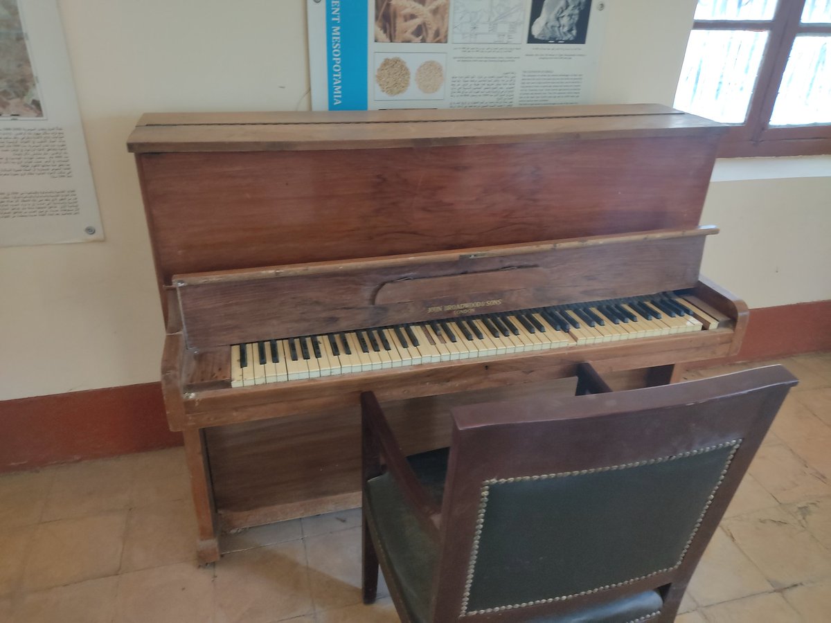 mohanddohan's tweet photo. Some of the special things of King Ghazi, King of Iraq, during the years of his rule 1933-1939 AD, including a piano and some utensils, are currently in his palace, which is located in the north of Al-Qadisiyah Governorate. https://t.co/dhZkHQuqYu