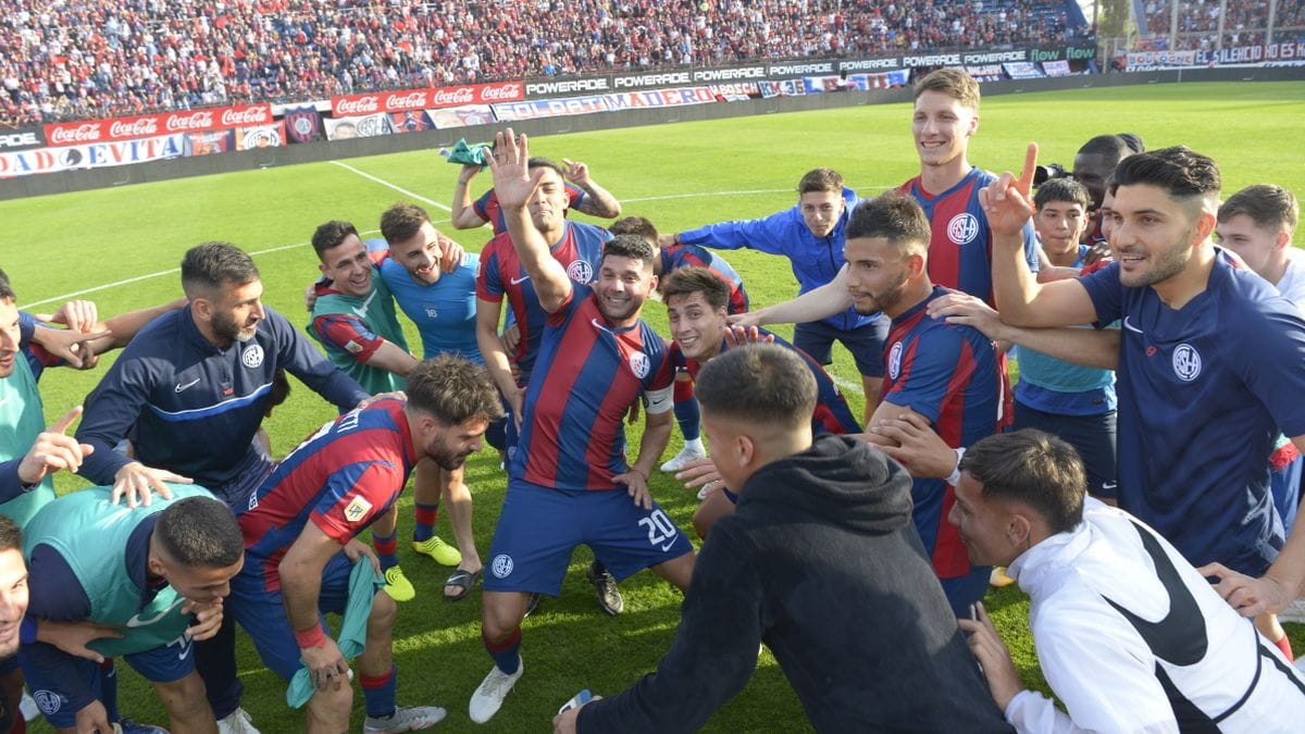 luca__sosa's tweet image. 🔵🔴 (1/21) Bueno, ya en vísperas de lo que será el clásico entre #SanLorenzo y Huracán, les traigo un hilo extensivo, que muestra todos los puntos dónde San Lorenzo supera ampliamente a Huracán.

🧵 Historiales, títulos, puntos, goleadas, rachas y mucho más acá. Abro hilo 👇