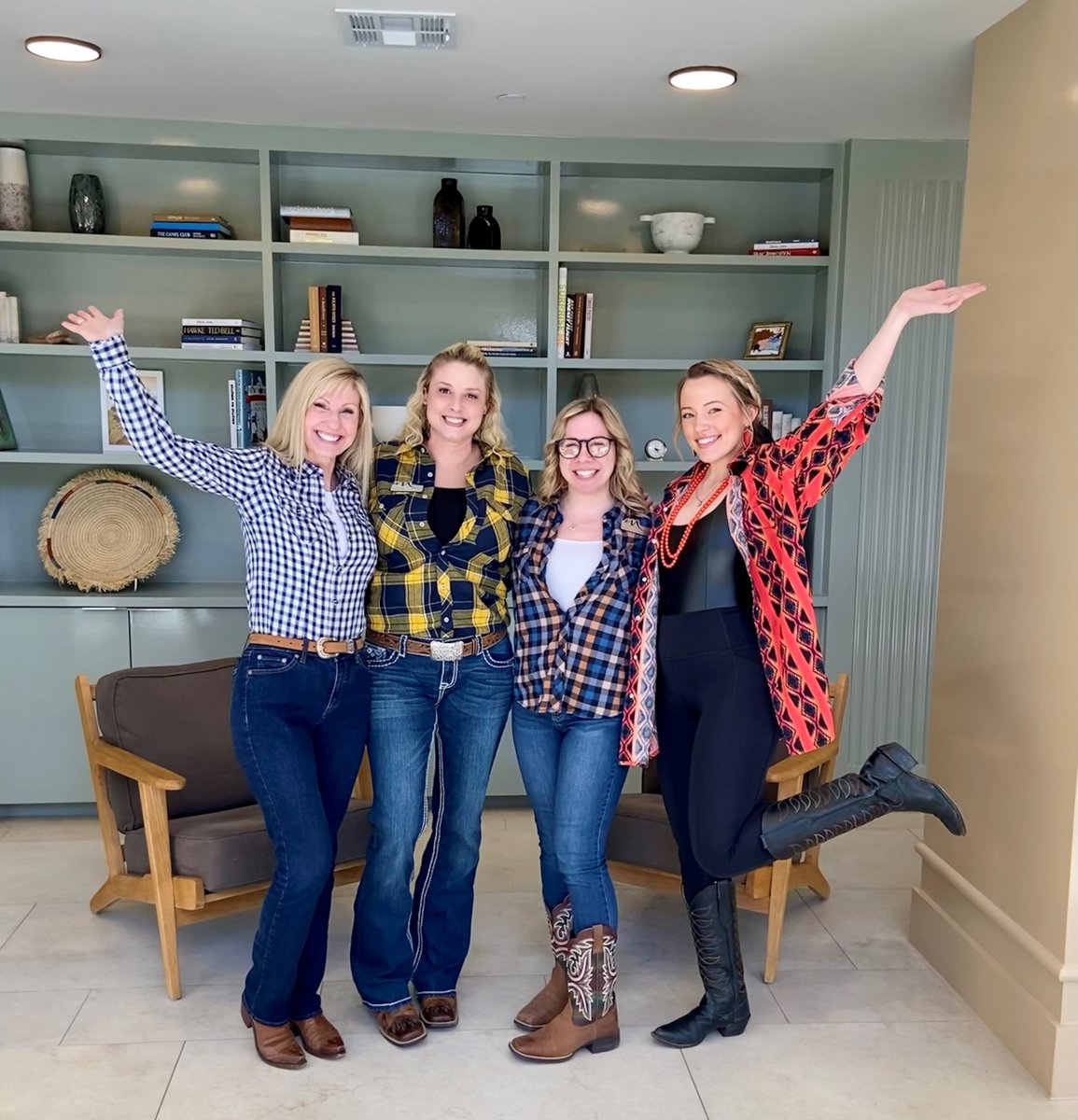 Happy Go Texan Day from the leasing ladies at #ModeraSixPines #HappyFriday #RodeoKickoff #ModeraLife #MillCreekRes