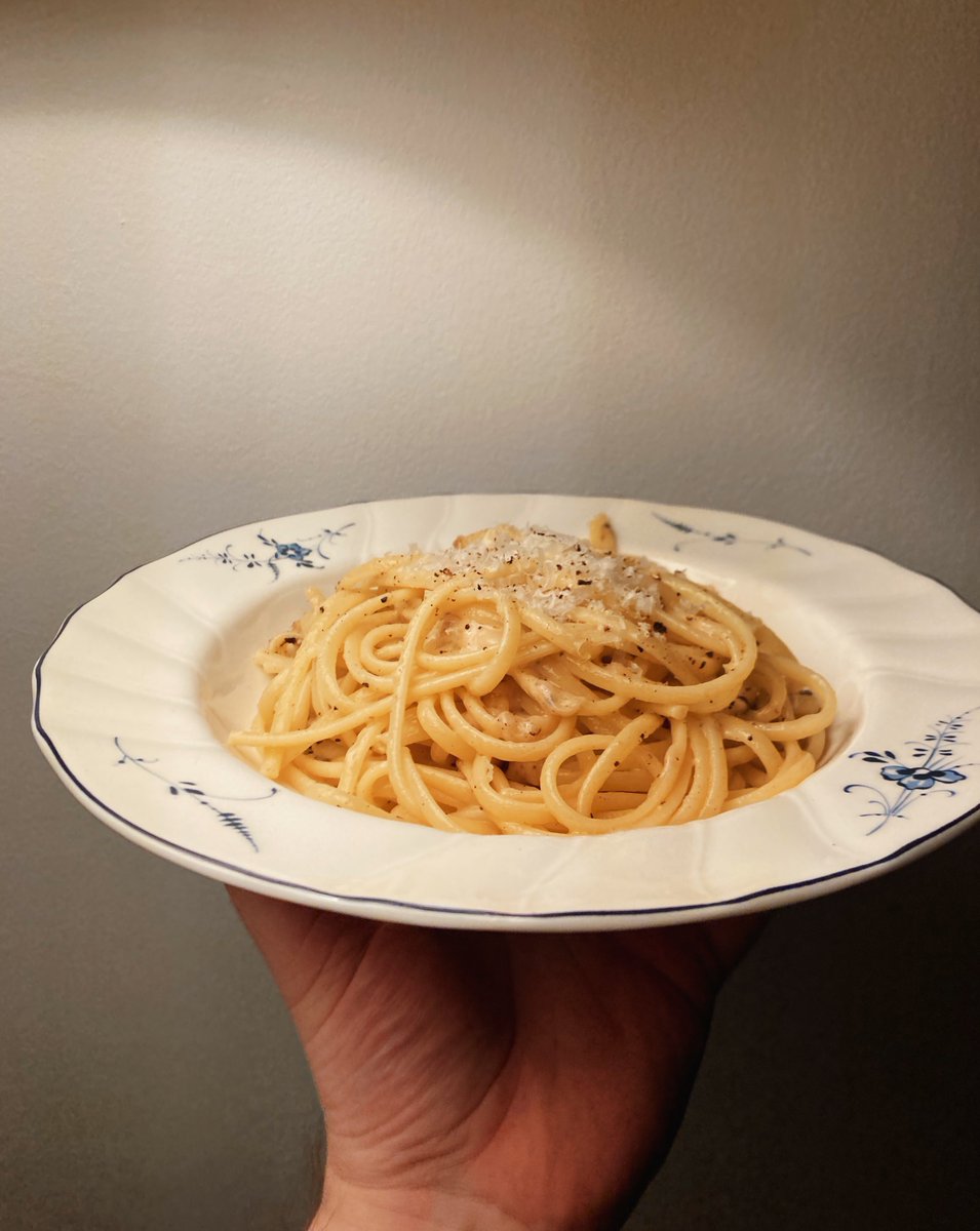 AdamPollock's tweet image. Cacio e pepe is one of the tastiest and easiest dinners you can make. It only has a couple of ingredients and is ready in only fifteen minutes! 

In this thread I’ll show you how to make it.