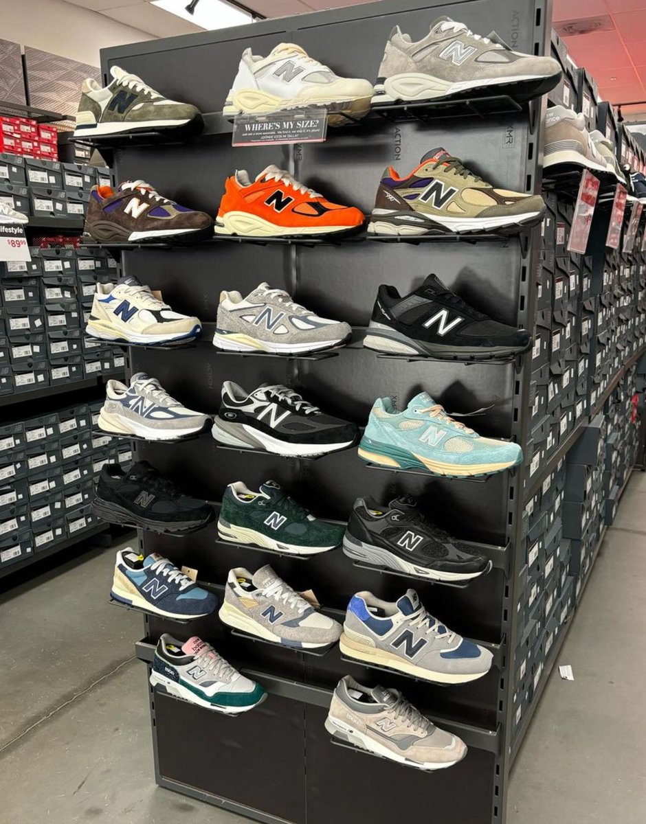 SneakerNews's tweet photo. Stacked New Balance outlet shelf 🤯 

Which pairs are you grabbing? https://t.co/Hl3WQd1TBr