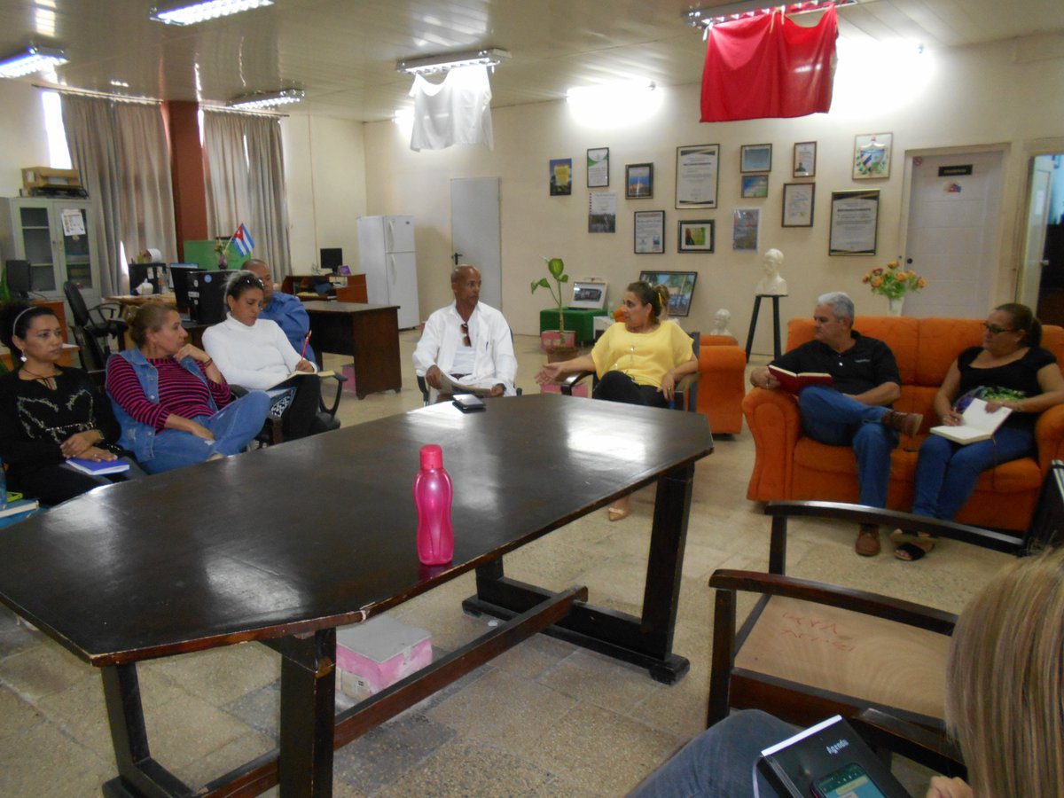 DpsMayabeque's tweet photo. Preside nuestra Directora General de Salud de #Mayabeque Dra.Yanelis Reyes Fernández reunión de trabajo para discutir el proceso de la implementación de las proyecciones del gobierno cubano para corregir distorsiones y reimpulsar la economía en este año 2024. #CubaPorLaVida https://t.co/NhS8EGpp6b
