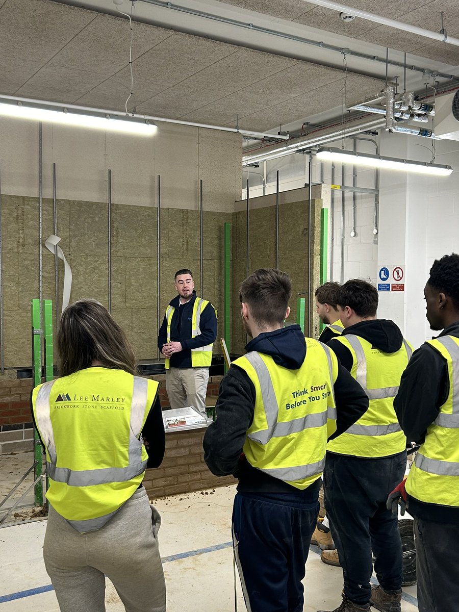 CHGtrowel63's tweet image. Thank you so much to @keyfix for arranging for some of their Non-combustible cavity tray to be delivered to the  @LeeMarleyLMB Academy and presentation of the product. @realhmc #apprentice #modernconstruction #brickwork #skills #investinthrfuture