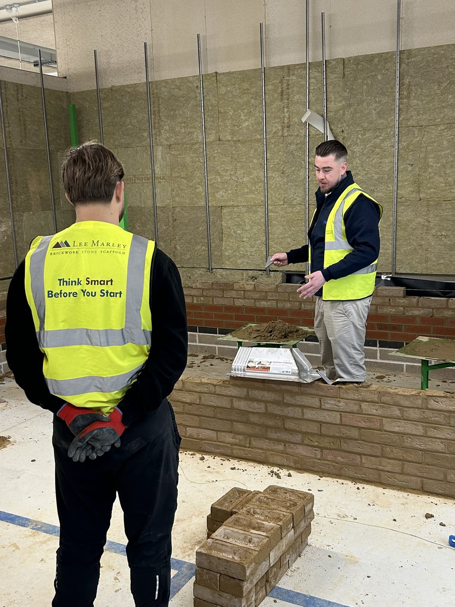 CHGtrowel63's tweet image. Thank you so much to @keyfix for arranging for some of their Non-combustible cavity tray to be delivered to the  @LeeMarleyLMB Academy and presentation of the product. @realhmc #apprentice #modernconstruction #brickwork #skills #investinthrfuture