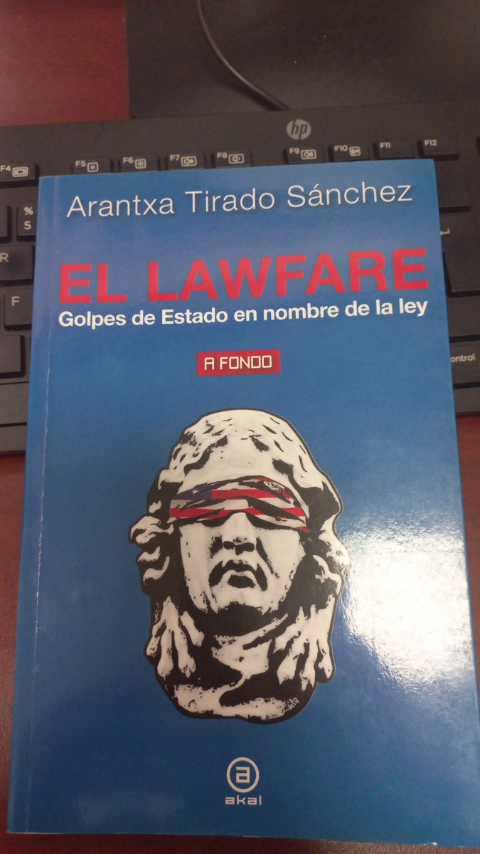 MarcosGuMungui's tweet photo. Este libro de @aran_tirado es pertinente y de lectura obligada.
Lo que buscan algunos medios de comunicación al tratar de vincular a AMLO  con el crimen organizado, no es una sentencia judicial sino una sentencia popular.

La calumnia cuando no mancha, tizna. https://t.co/0atmgF08X3