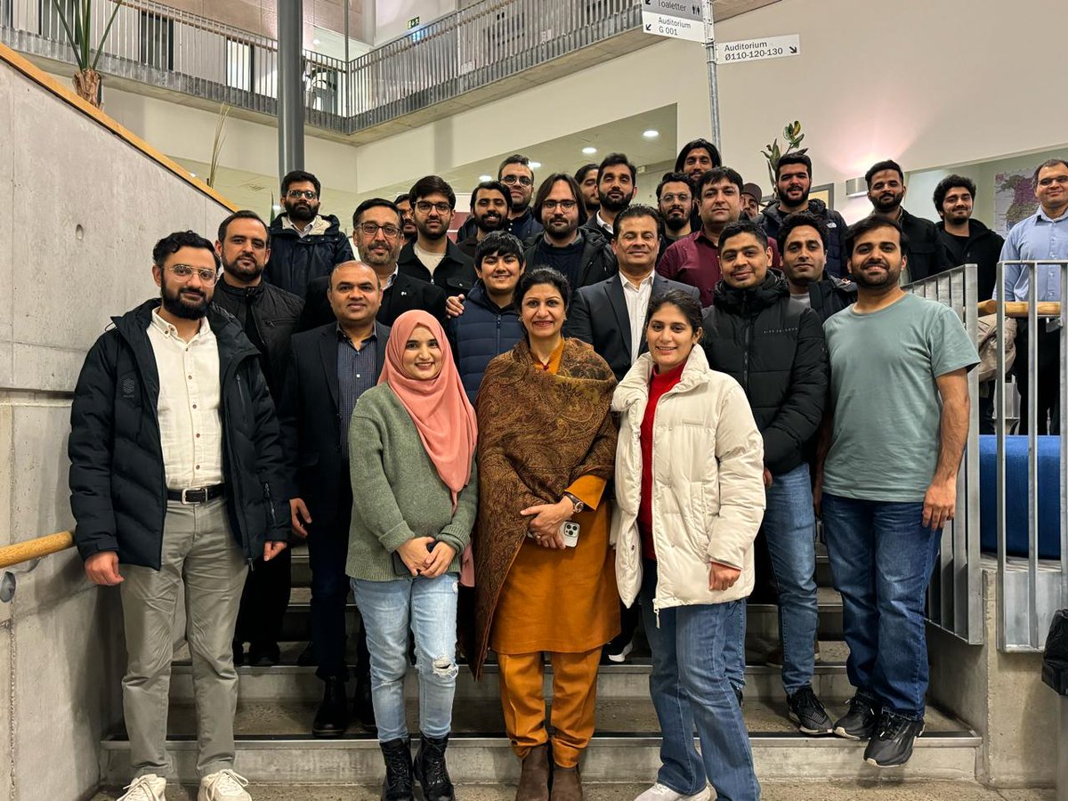 During her visit to #Stavanger, Amb <a href="/saadiaqazi1/">Saadia Altaf Qazi</a> held an interactive meeting with reps of🇵🇰diaspora in the region as well as🇵🇰students <a href="/UniStavanger/">Universitetet i Stavanger</a> on 22 Feb. Presently ~ 3000 Pakistanis live/work/study in this oil capital of🇳🇴, mostly associated with oil&amp;gas and IT industries.