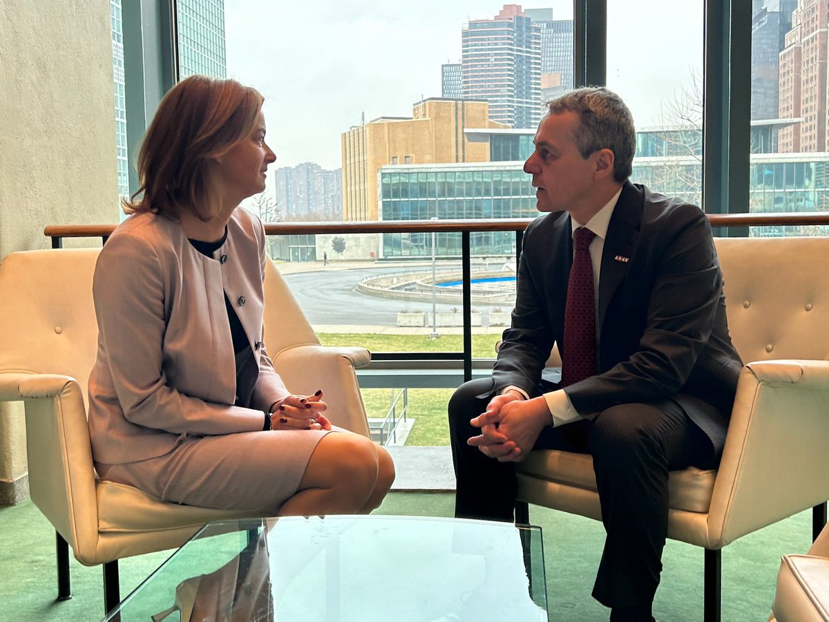 I met with my Slovenian counterpart <a href="/tfajon/">Tanja Fajon</a>. We discussed #SwissEURelations &amp; the High Level Conference for #Peace in #Ukraine planned in 🇨🇭
 
🇨🇭 &amp; 🇸🇮 are like-minded countries, deeply committed to #cooperation, as demonstrated by our simultaneous mandate at the #UNSC in 2024.