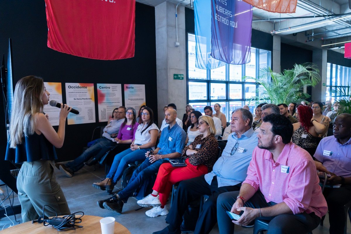ANDI_Colombia's tweet photo. #InternacionalANDI | En el #GlobalLab, contamos con una agenda académica 📝 paralela de lujo en la que conversamos sobre: e-commerce, propiedad intelectual, Antioquia Emergente y pricing internacional.

Participaron más de 1⃣6⃣0⃣ empresarios para conectar y aprender. https://t.co/pRJiyWe4yE