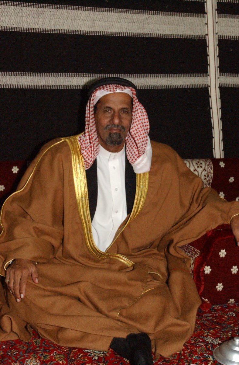 فقدت لي ظلعً تذرّى في حجاه النايفات
ورثت منه الجود والامجاد من غير النقاء

ما عاضني في والدي كل النشاما والدهات
يعوضني من يجعل عباده من النار عتقا