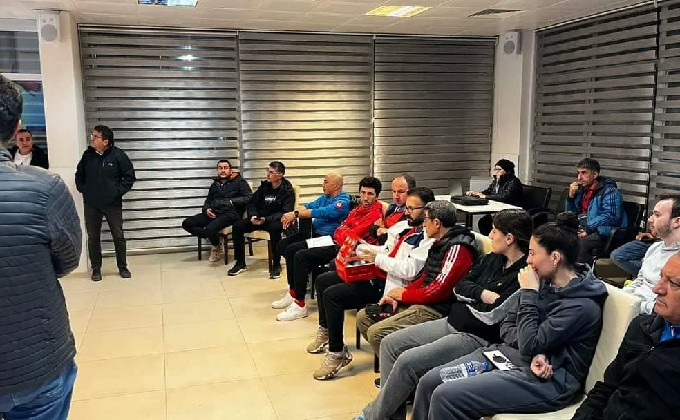 GSB_Mersin's tweet photo. 📍Bocce Tesisi
📌 @TBBDF tarafından Türkiye geneli 32 kulüpten, 192 sporcunun katılımıyla Mersin'de düzenlenecek Türkiye 1. ve 2. Lig Volo Etabı Müsabakaları Teknik toplantısı #TBBDF Asbaşkanı @FaikKAPSIZ, Mersin il temsilcisi Niyazi Kutlay ve antrenörlerin katılımıyla yapıldı.+ https://t.co/2HBKrByDbs