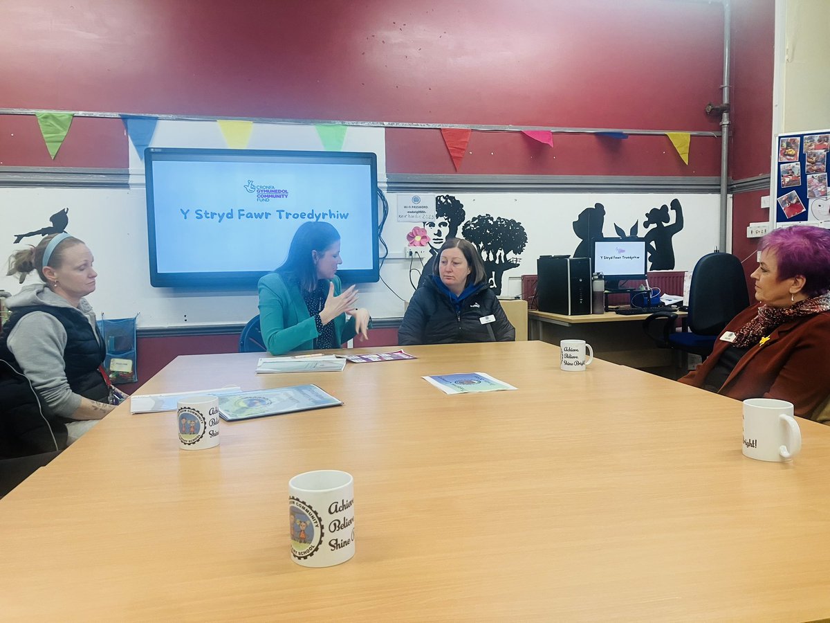 Thank you @Dawn_Bowden for visiting us today and letting us share our community work with you @FceGyg #community #communityfocussedschools @MerthyrCBC @WG_Education