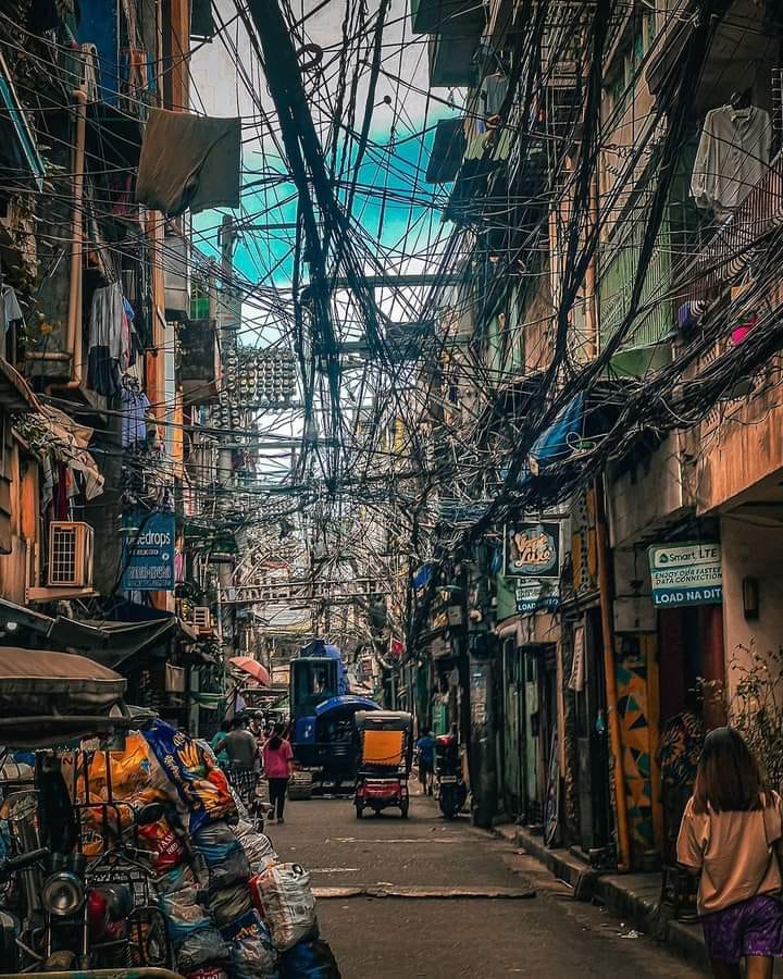 The 'Philippines'.....Would you like to be an electrician sorting out this mess of wires ??? #Philippines #traveling #luxurylifestyle