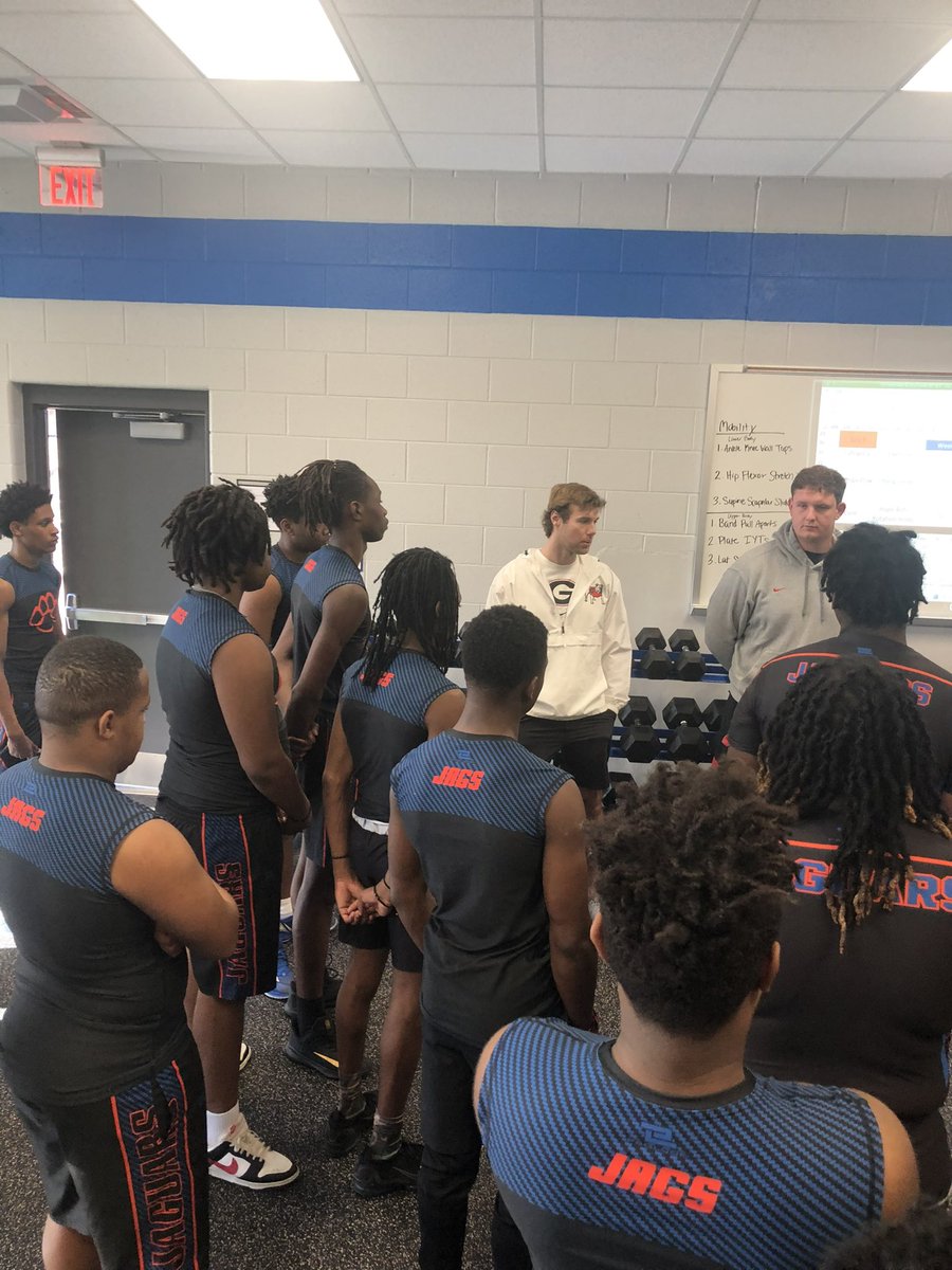 CedarFootbal's tweet photo. Huge thank you to @ChadLindberg78 and @JaredZirkel for taking time out of their day to come and speak to the Jags this morning! #OneCedar #Trainfor15 https://t.co/BUZrfXvVuE